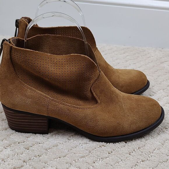 Jessica Simpson Dacia Tan Suede Leather Ankle Boots Perforated Upper Size 7.5 - Picture 3 of 9